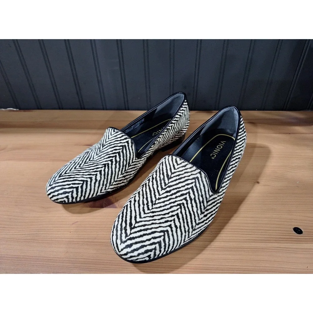 Vionic Willa Loafers Womens 7 Black White Chevron Calf Hair Pointed Toe Flats - Picture 2 of 6